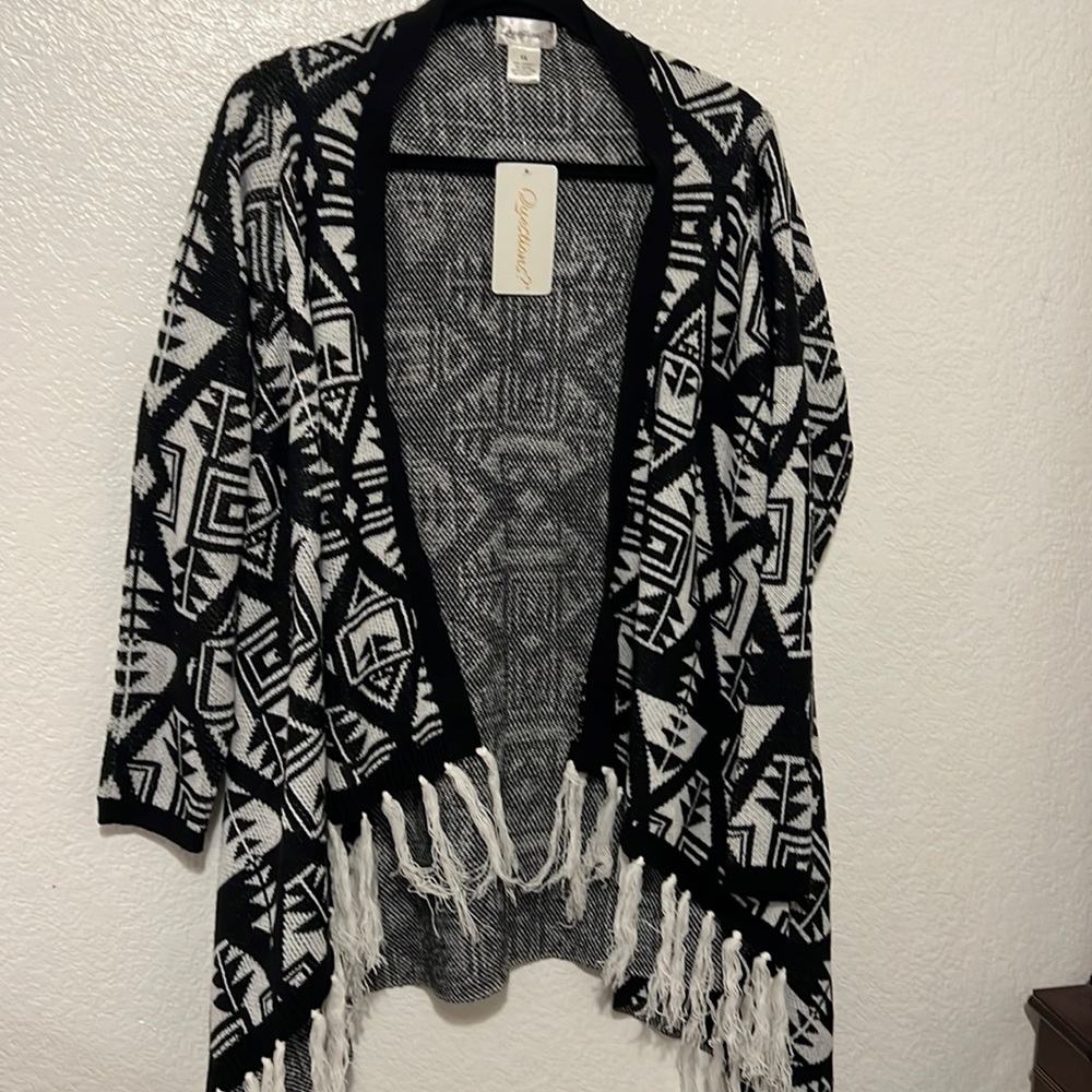Questions Women’ Open Front Cardigan Sweater Black & White Print With Fr…